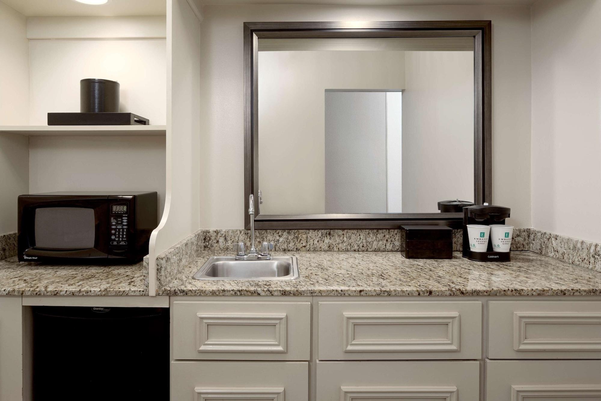 Embassy Suites By Hilton Tampa Airport Westshore Buitenkant foto