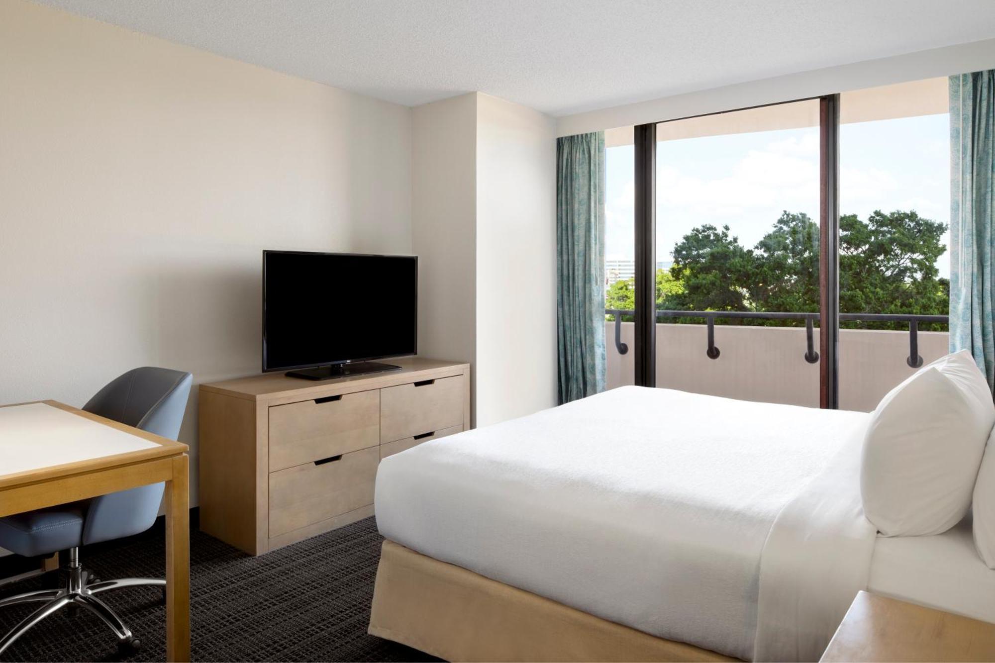 Embassy Suites By Hilton Tampa Airport Westshore Buitenkant foto