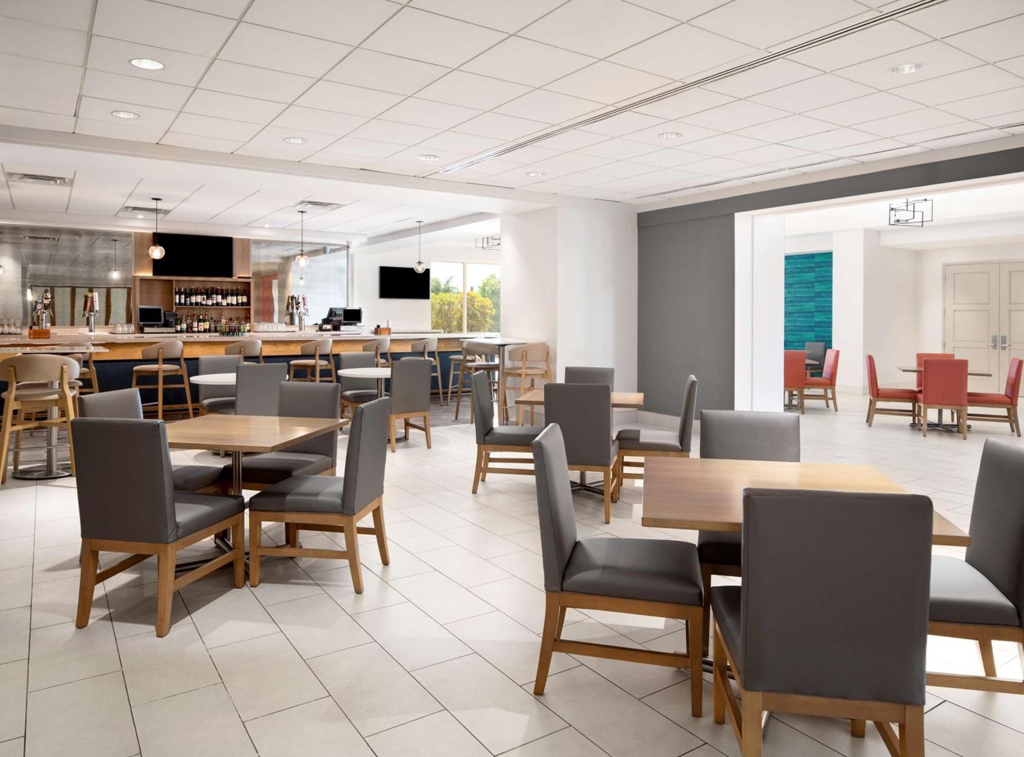 Embassy Suites By Hilton Tampa Airport Westshore Buitenkant foto