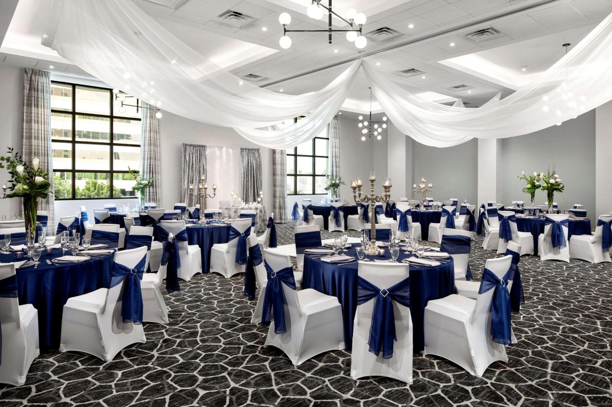 Embassy Suites By Hilton Tampa Airport Westshore Buitenkant foto