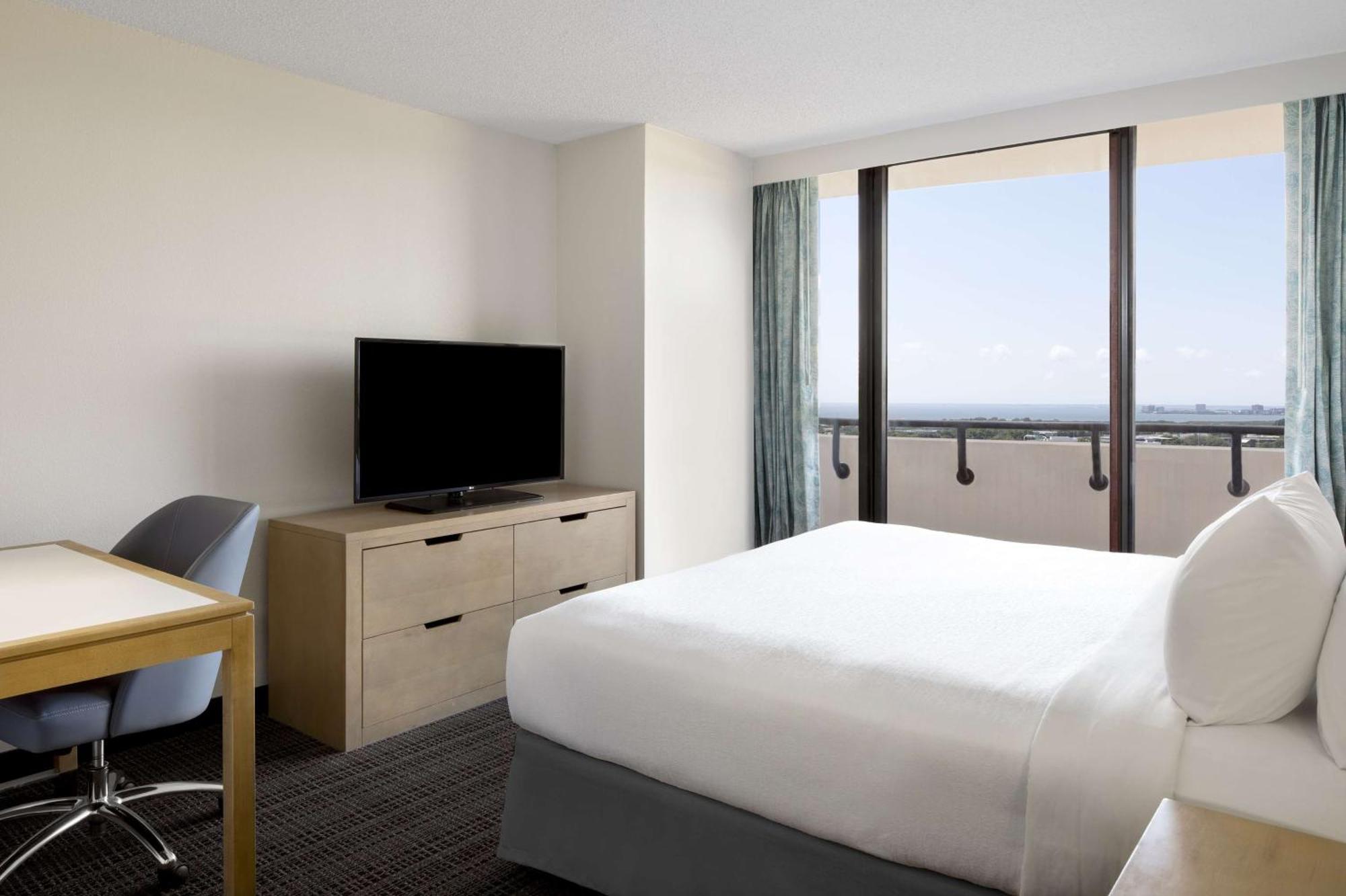 Embassy Suites By Hilton Tampa Airport Westshore Buitenkant foto