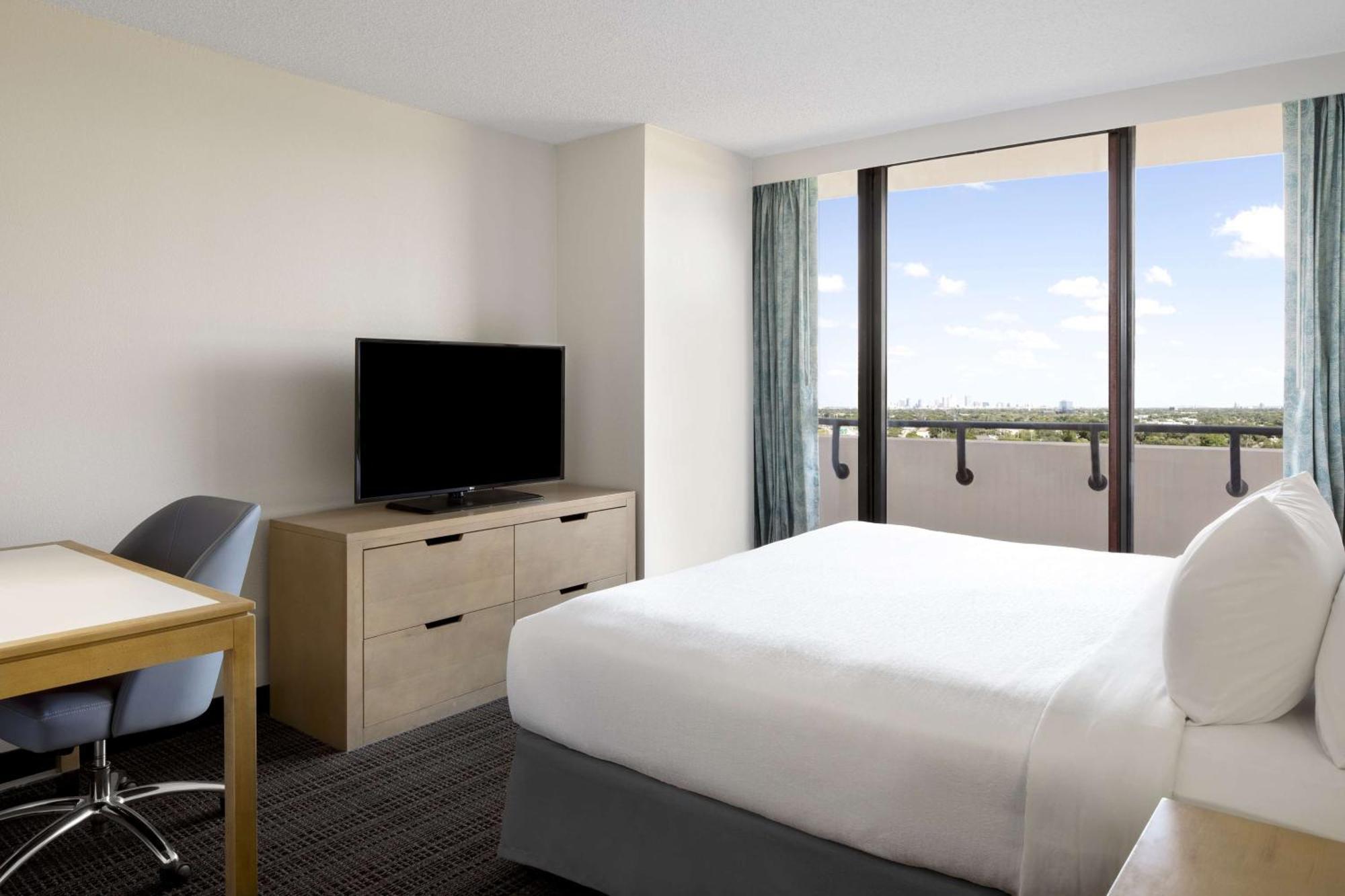 Embassy Suites By Hilton Tampa Airport Westshore Buitenkant foto